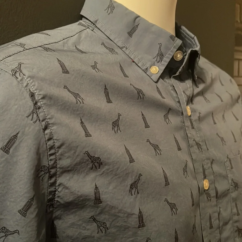 BANANA REPUBLIC Button Down Shirt. Size Small